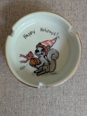 Vintage 1976 Enesco Suzy’s Zoo Christmas Ashtray Happy Holidays Squirrel 3.5"